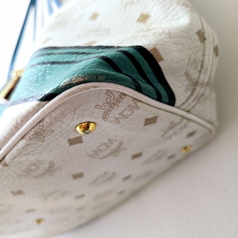 MCM limited Edition Richard Woods White and Teal Graphic Tote - Picture 5 of 10